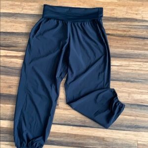 Lululemon black baggie pants size 6
